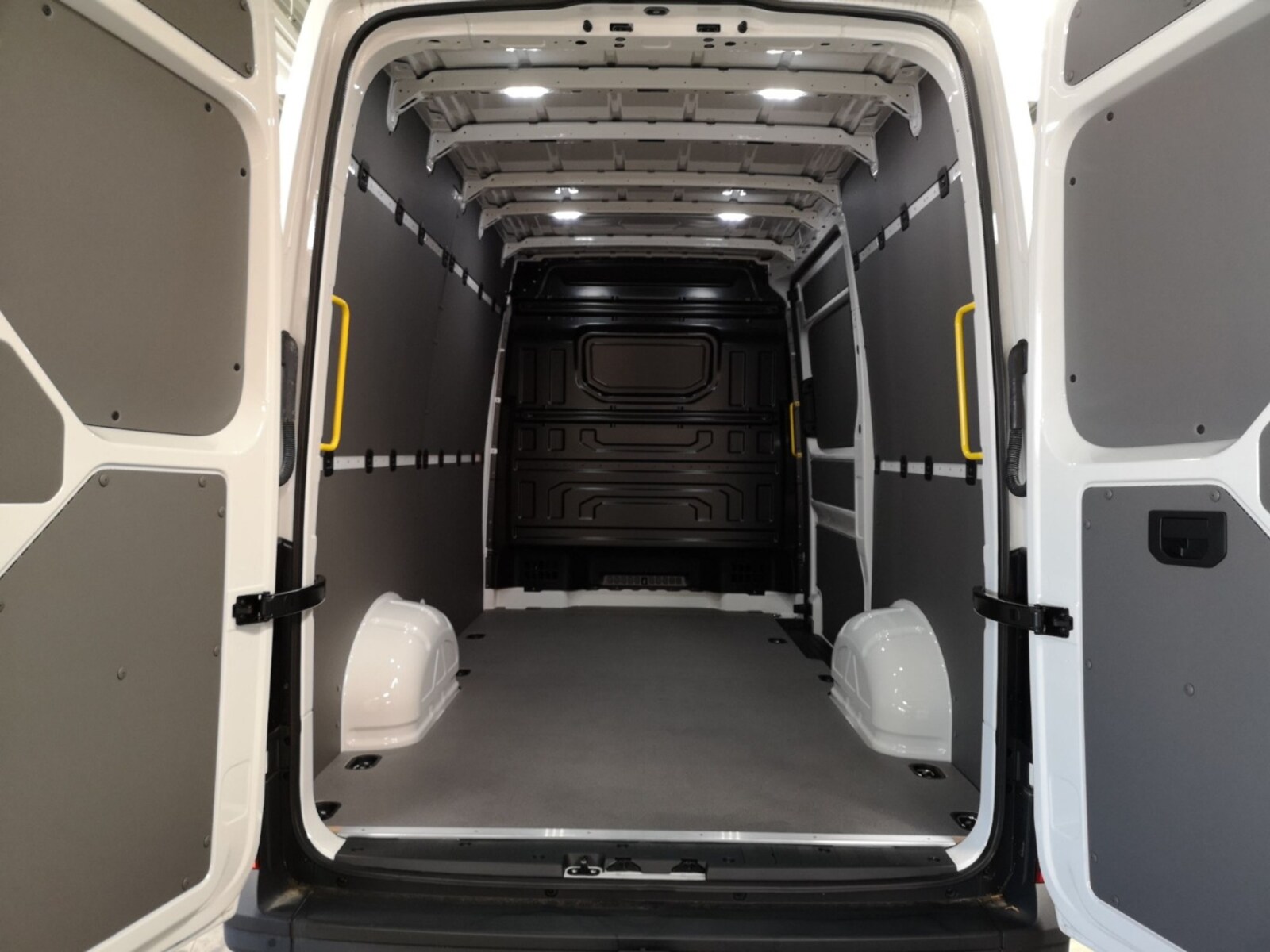 Volkswagen Crafter Kasten mittlerer Radstand – Bild 16