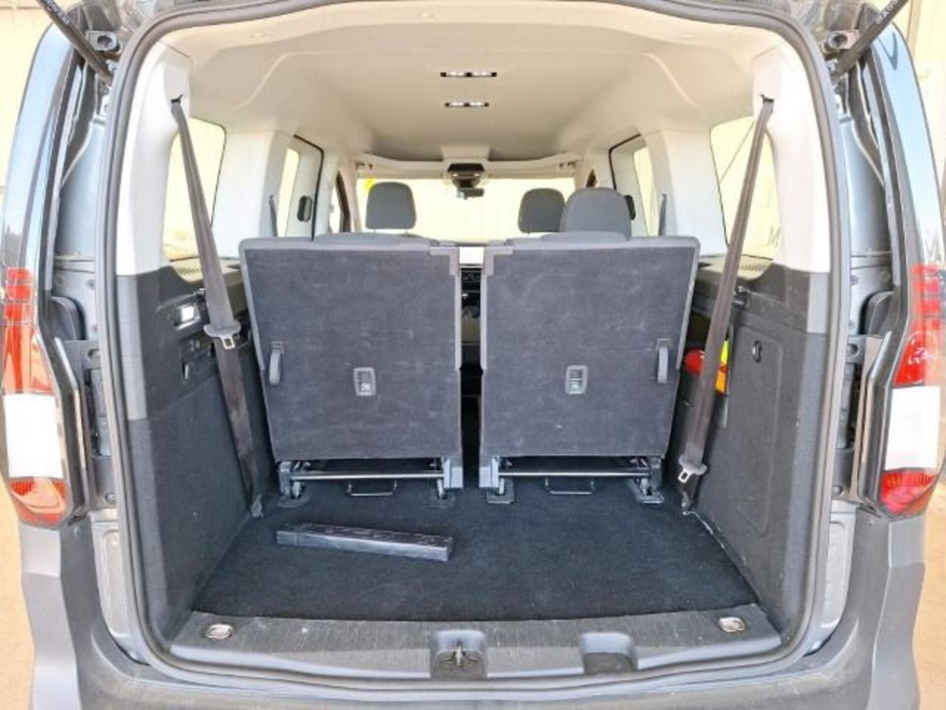 Volkswagen Caddy Maxi Basis-Modell