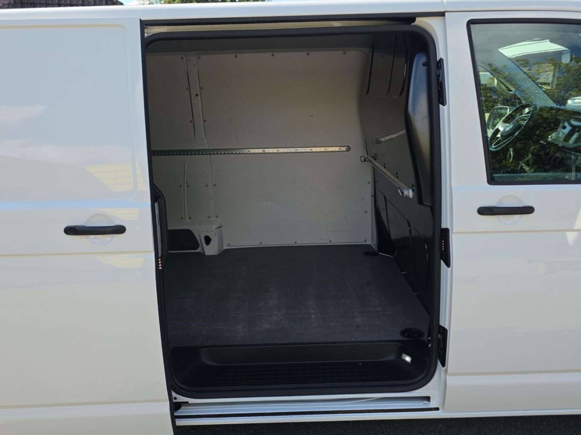 Volkswagen T6.1 Transporter Kasten langer Radstand