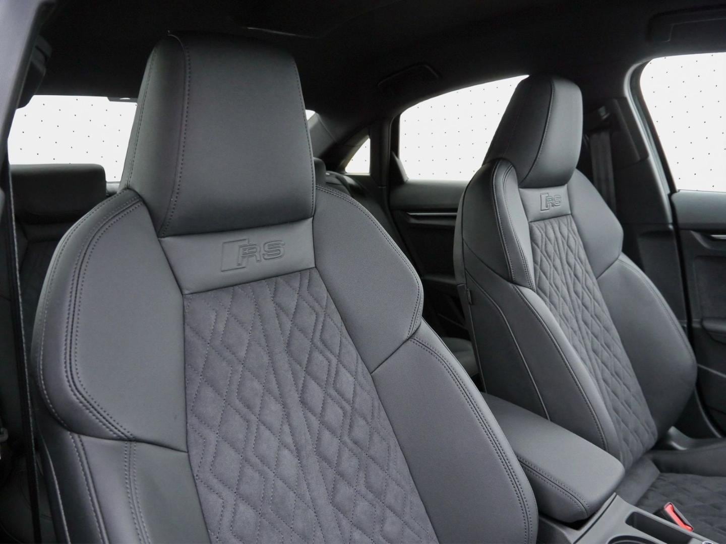 Bild über Audi RS 3 Limousine TFSI quattro 294 kW S tronic - für weitere Informationen kontaktieren Sie den Audi Partner