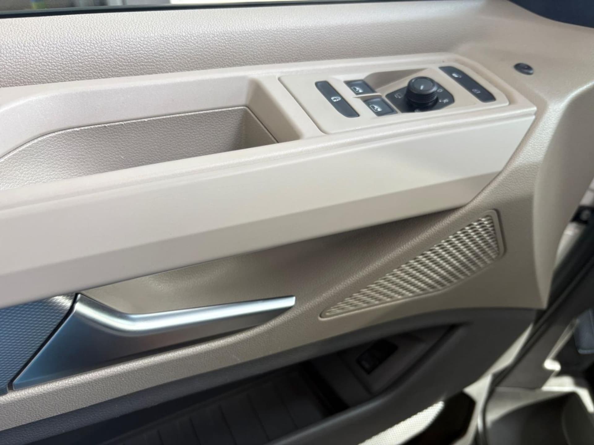 Volkswagen Multivan Basis-Modell