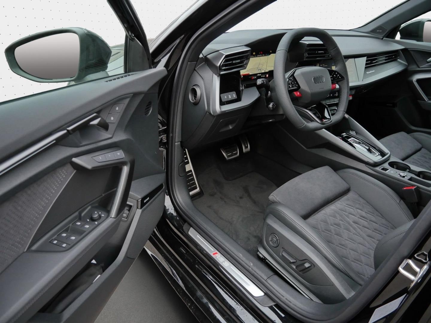 Bild über Audi RS 3 Limousine TFSI quattro 294 kW S tronic - für weitere Informationen kontaktieren Sie den Audi Partner