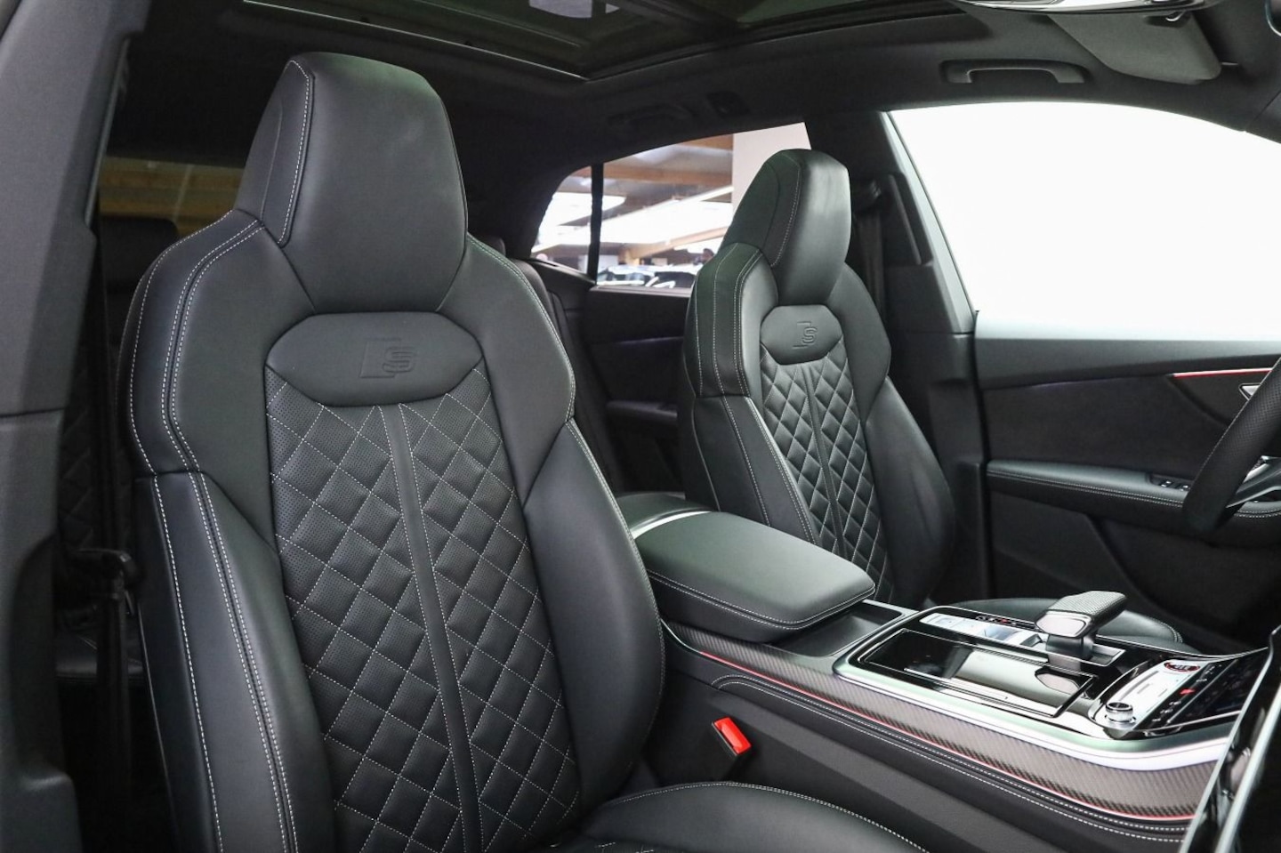 Bild über Audi SQ8 SUV TFSI quattro tiptronic - für weitere Informationen kontaktieren Sie den Audi Partner