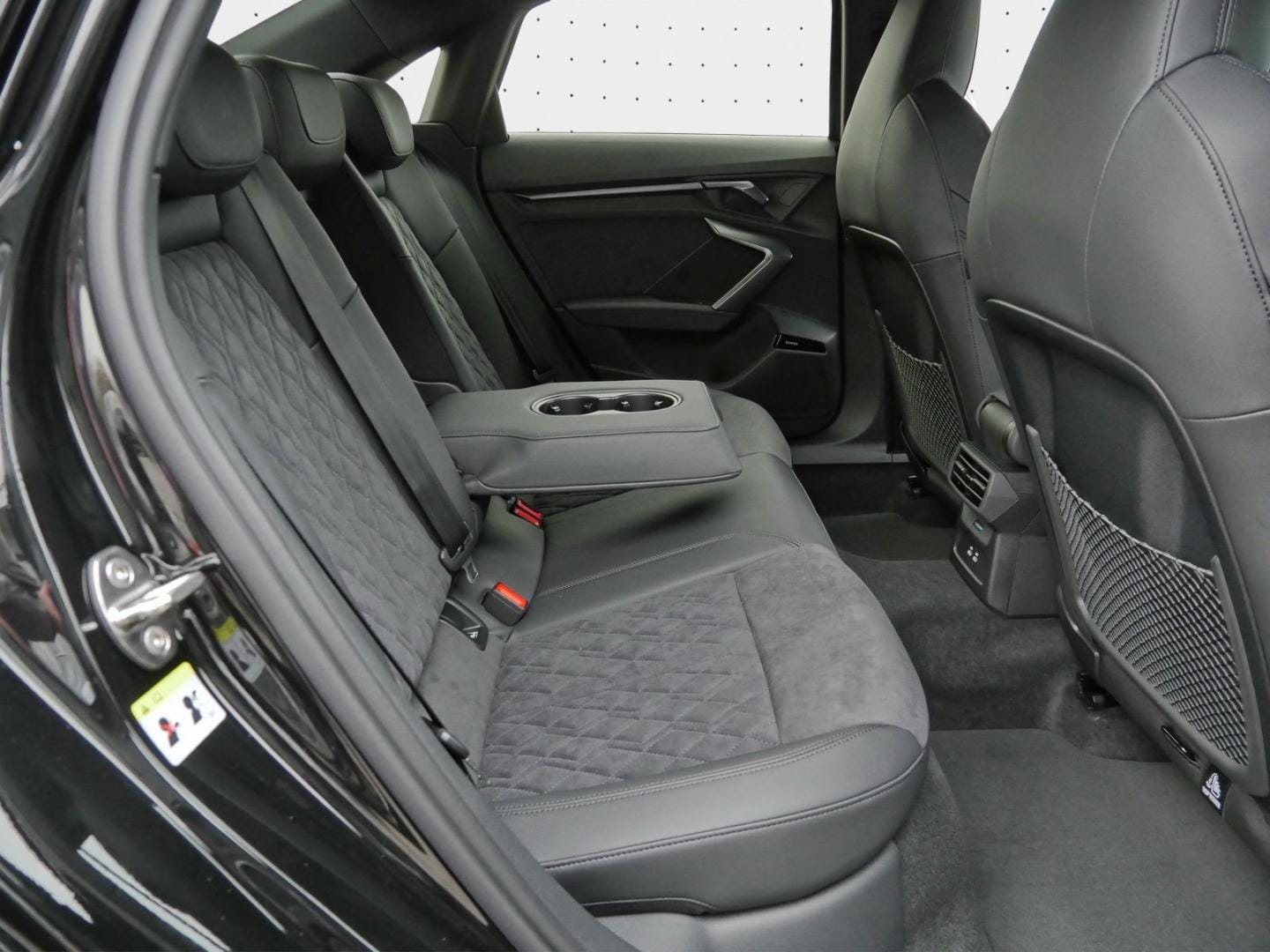 Bild über Audi RS 3 Limousine TFSI quattro 294 kW S tronic - für weitere Informationen kontaktieren Sie den Audi Partner