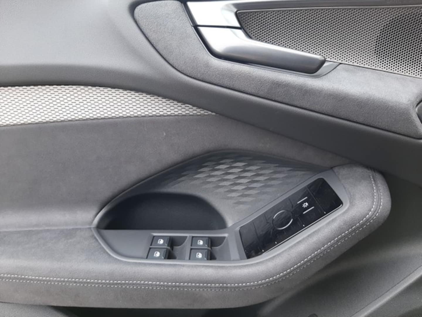 Bild über Audi A5 Avant TDI quattro 150 kW S tronic - für weitere Informationen kontaktieren Sie den Audi Partner