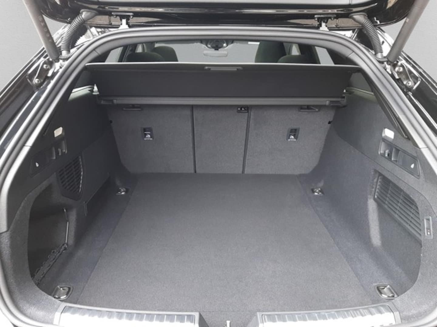 Bild über Audi A5 Avant TDI quattro 150 kW S tronic - für weitere Informationen kontaktieren Sie den Audi Partner