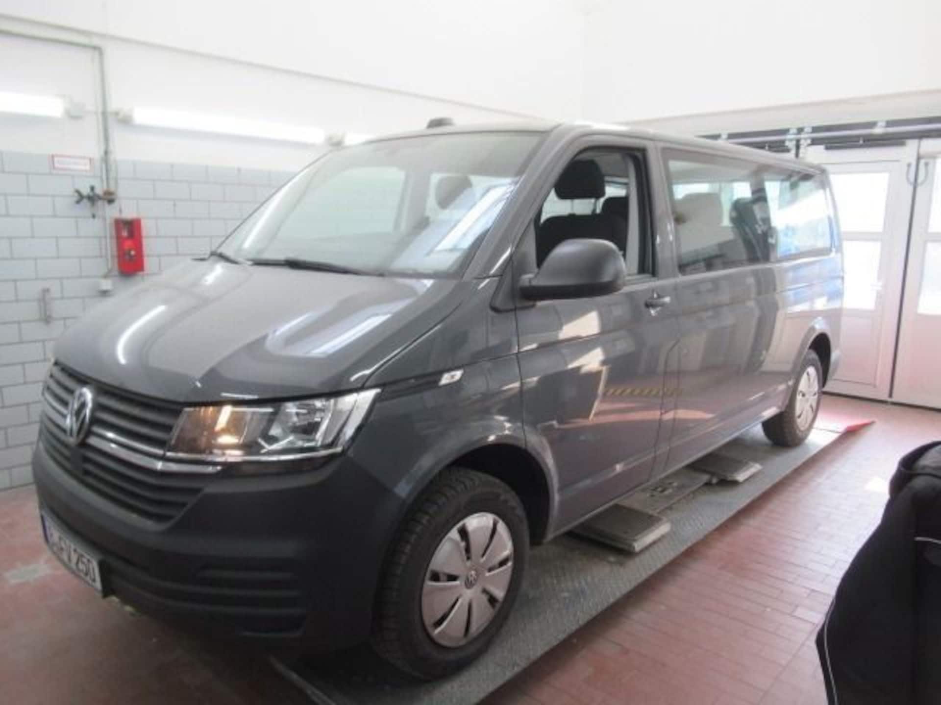 Volkswagen T6.1 Transporter Kombi langer Radstand