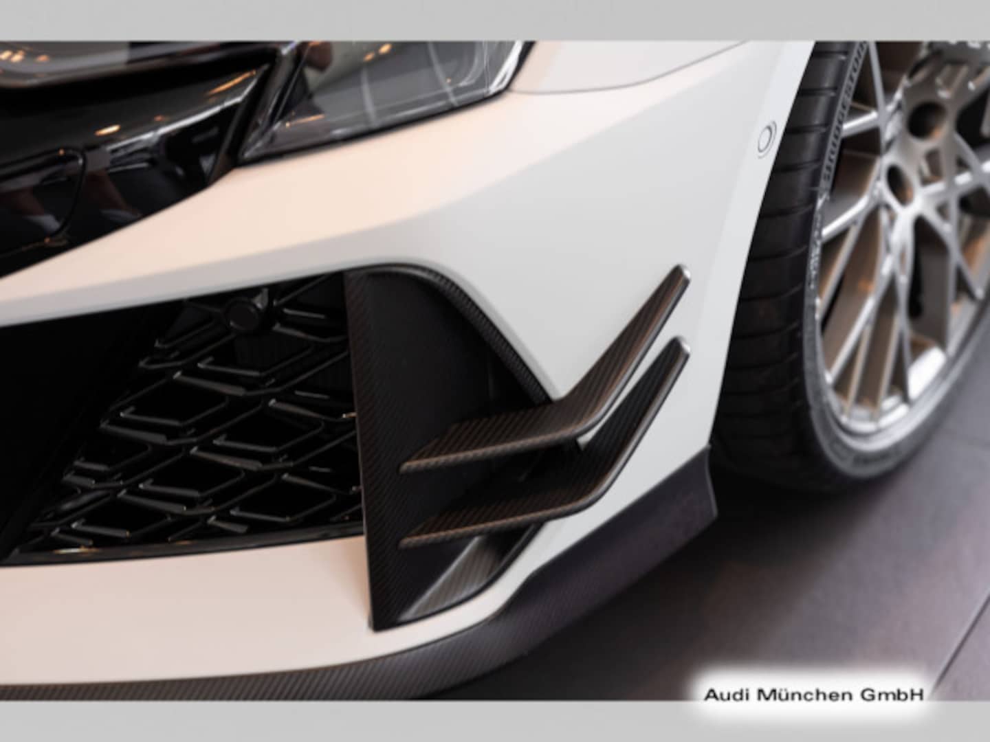 Bild über Audi RS 3 Sportback TFSI quattro 294 kW S tronic - für weitere Informationen kontaktieren Sie den Audi Partner