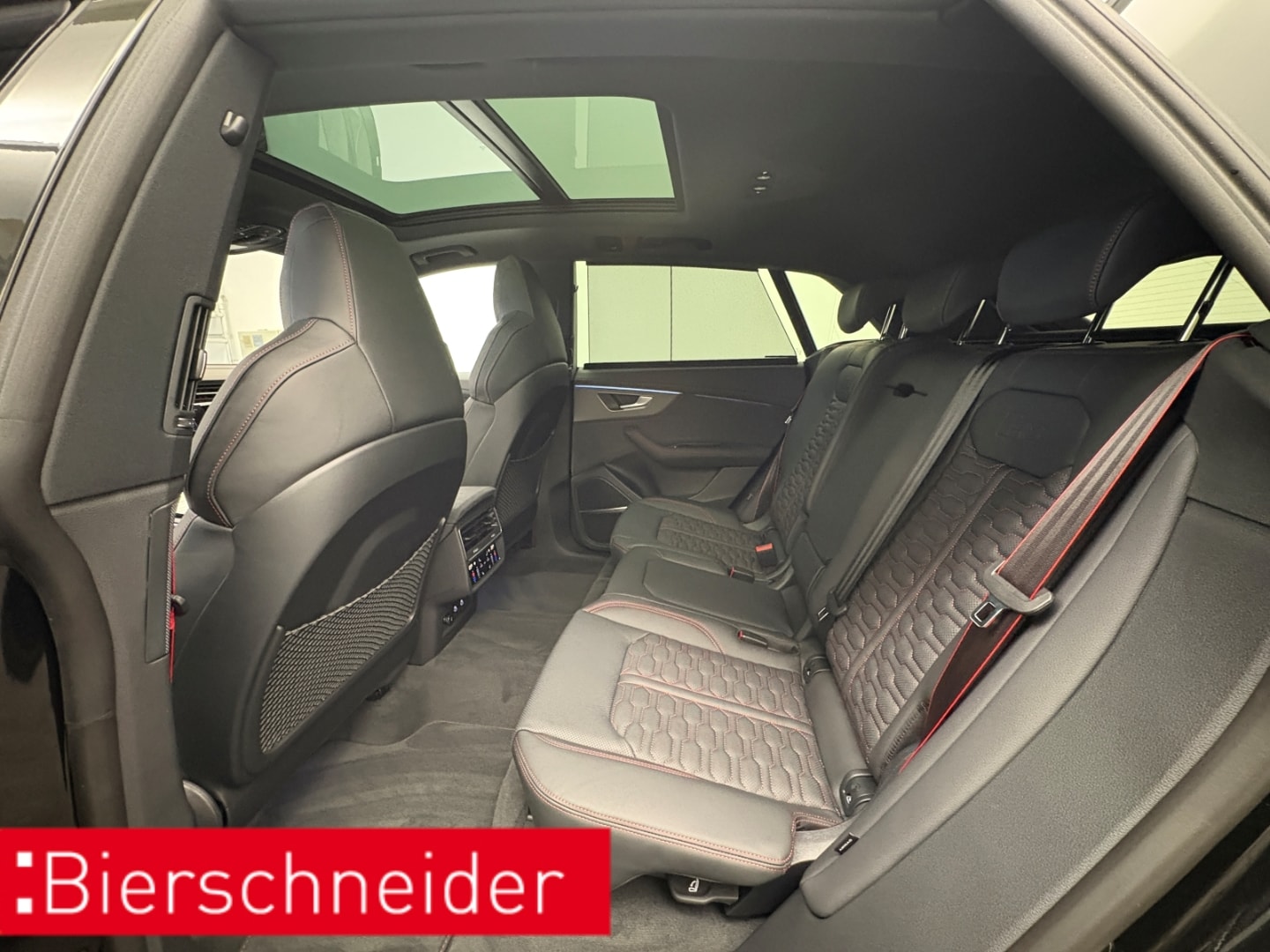 Bild über Audi RS Q8 SUV TFSI quattro 471 kW tiptronic - für weitere Informationen kontaktieren Sie den Audi Partner