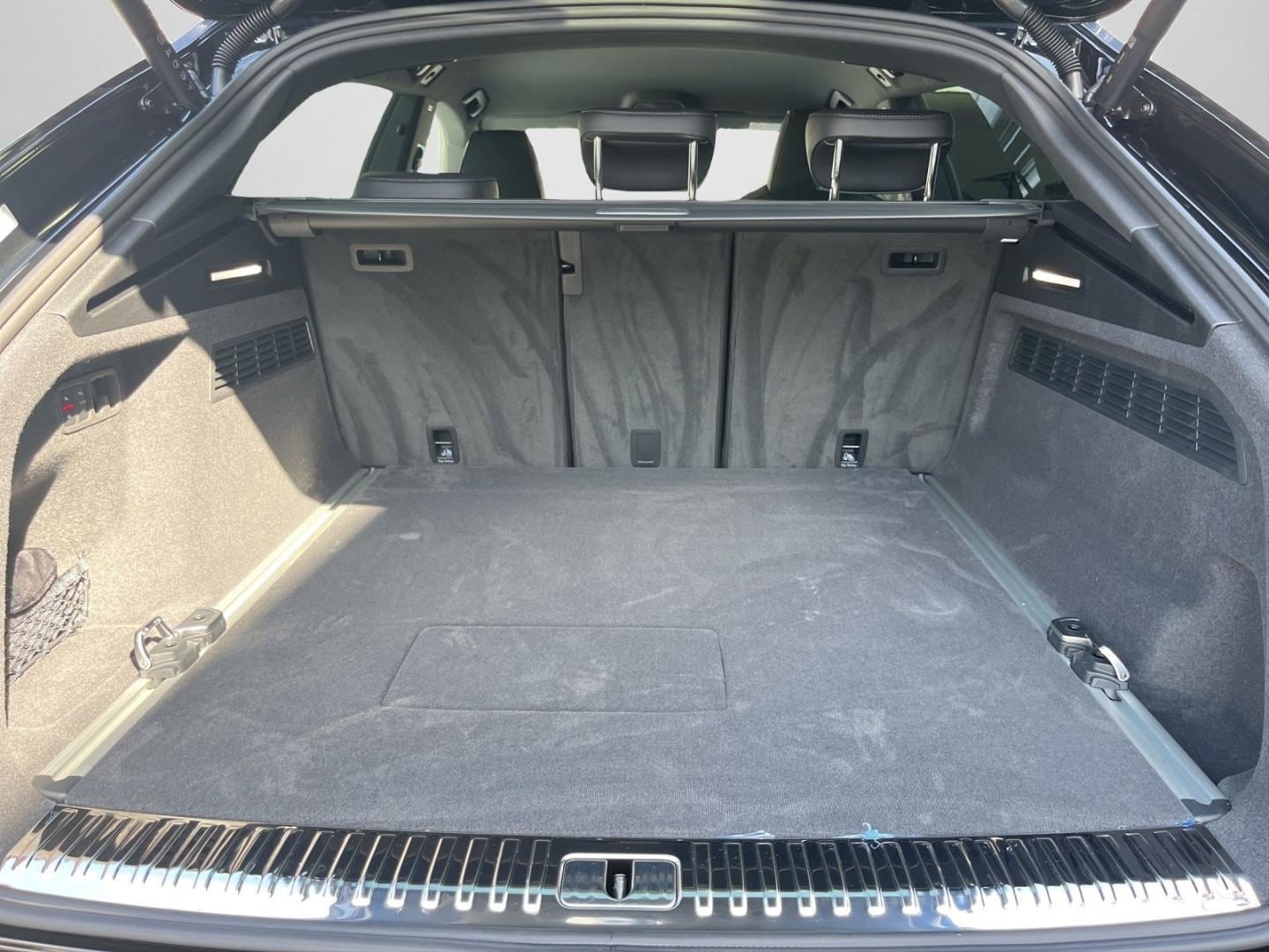 Bild über Audi Q8 SUV TFSI e S line business TFSI e quattro 360 kW tiptronic - für weitere Informationen kontaktieren Sie den Audi Partner