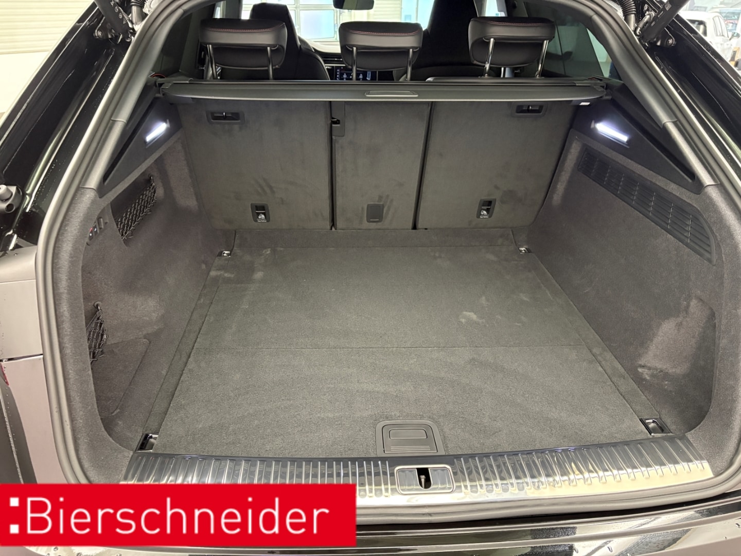 Bild über Audi RS Q8 SUV TFSI quattro 471 kW tiptronic - für weitere Informationen kontaktieren Sie den Audi Partner