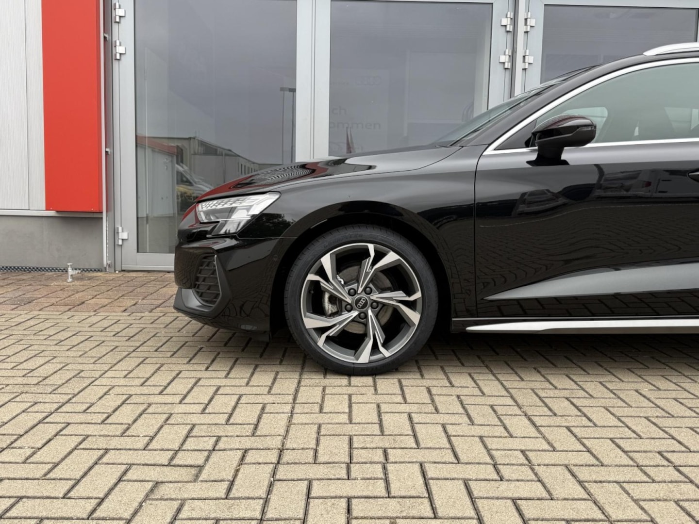 Bild über Audi A3 Sportback S line 30 TFSI S tronic - für weitere Informationen kontaktieren Sie den Audi Partner