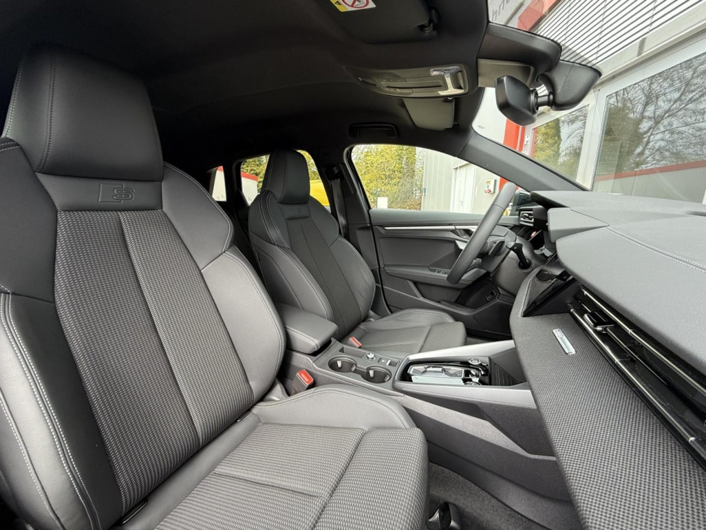 Bild über Audi A3 Sportback S line 30 TFSI S tronic - für weitere Informationen kontaktieren Sie den Audi Partner