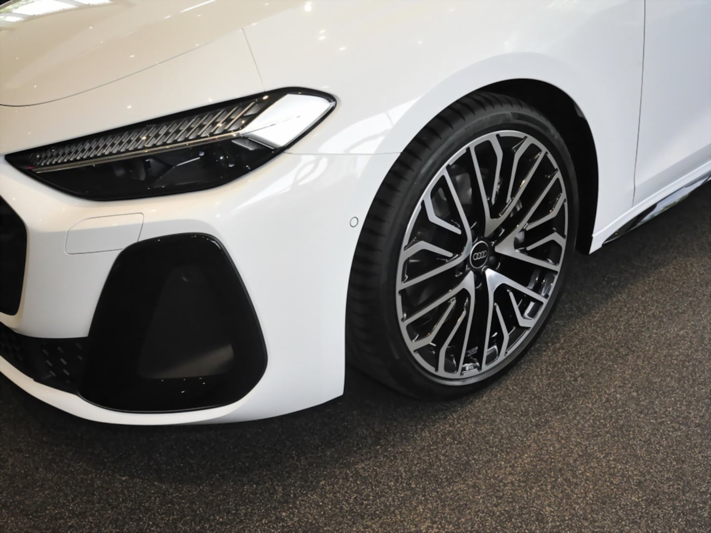 Bild über Audi A5 Avant TDI quattro 150 kW S tronic - für weitere Informationen kontaktieren Sie den Audi Partner
