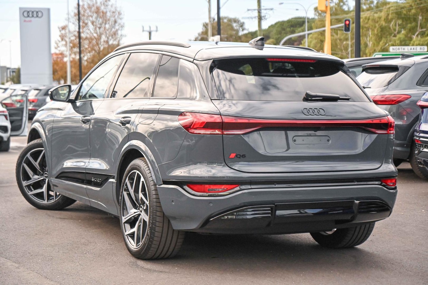 Image about Audi Q6 SUV e-tron e-tron quattro