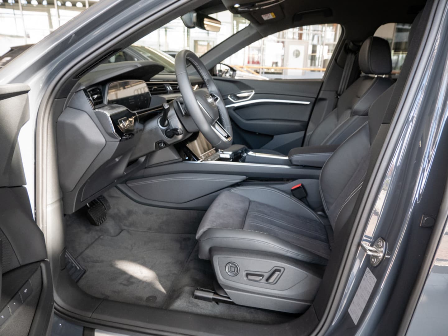 Bild über Audi Q8 e-tron S line 50 e-tron quattro - für weitere Informationen kontaktieren Sie den Audi Partner
