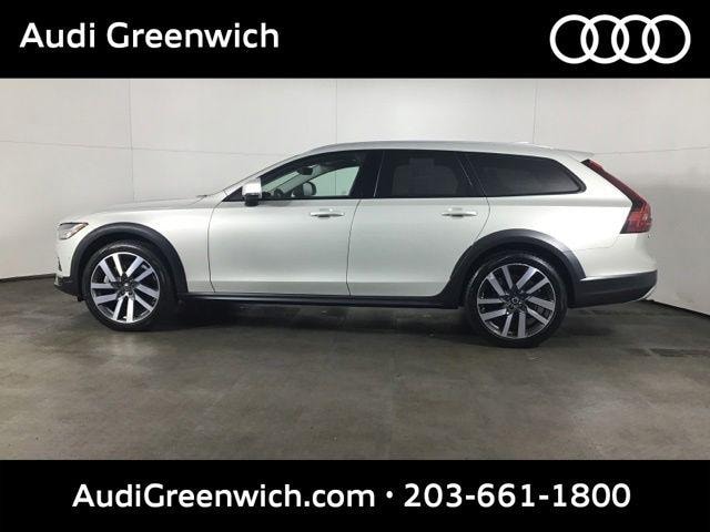 2022 Volvo V90 Cross Country