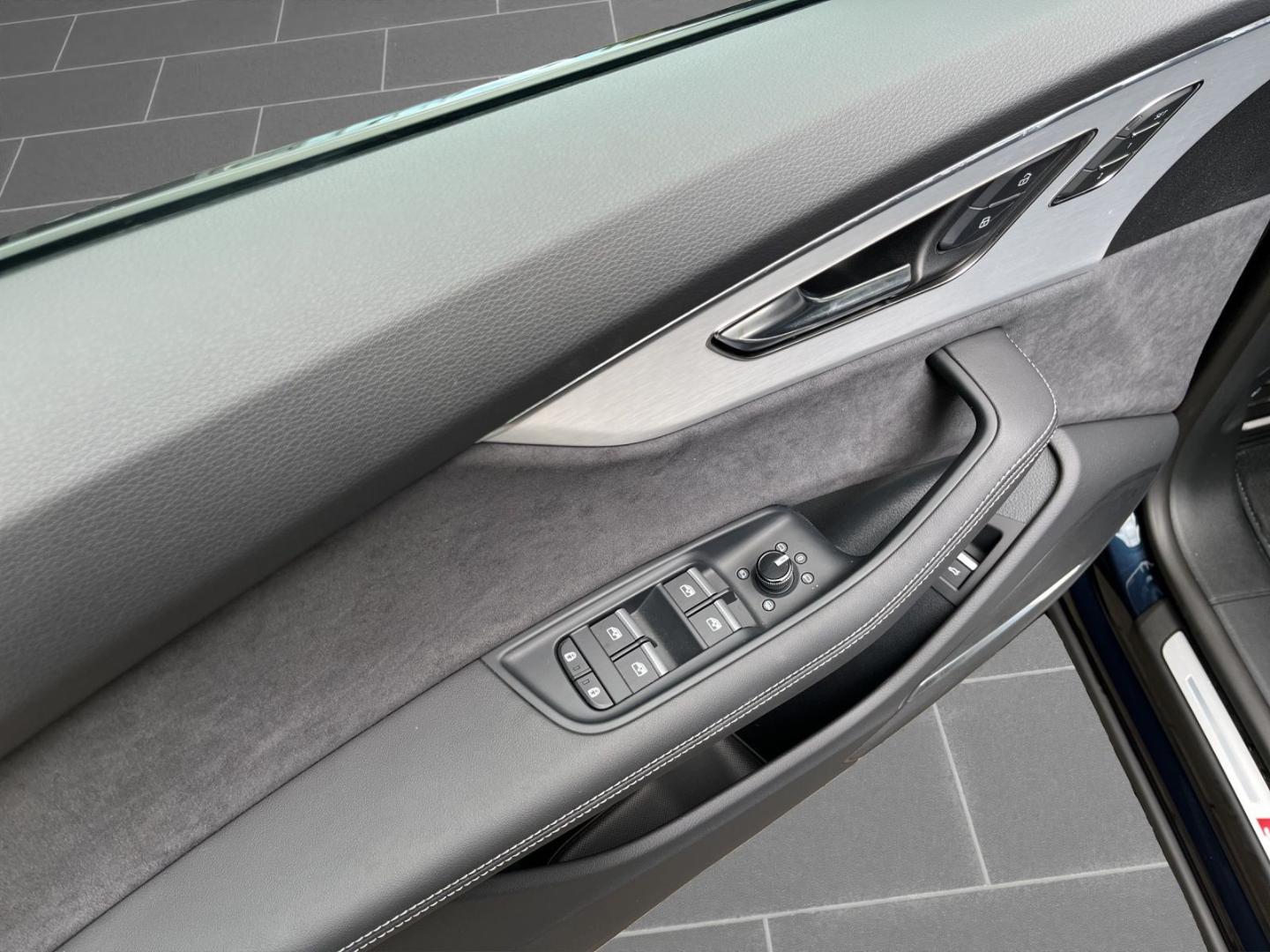 Image about Audi SQ8 SUV TFSI quattro tiptronic