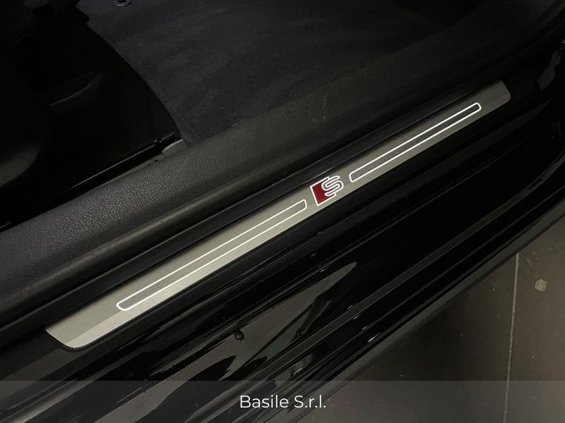 Immagine di Audi A4 Avant S line edition 40 TDI quattro 150 kW (204 CV) S tronic - Vista: for more details contact your dealer