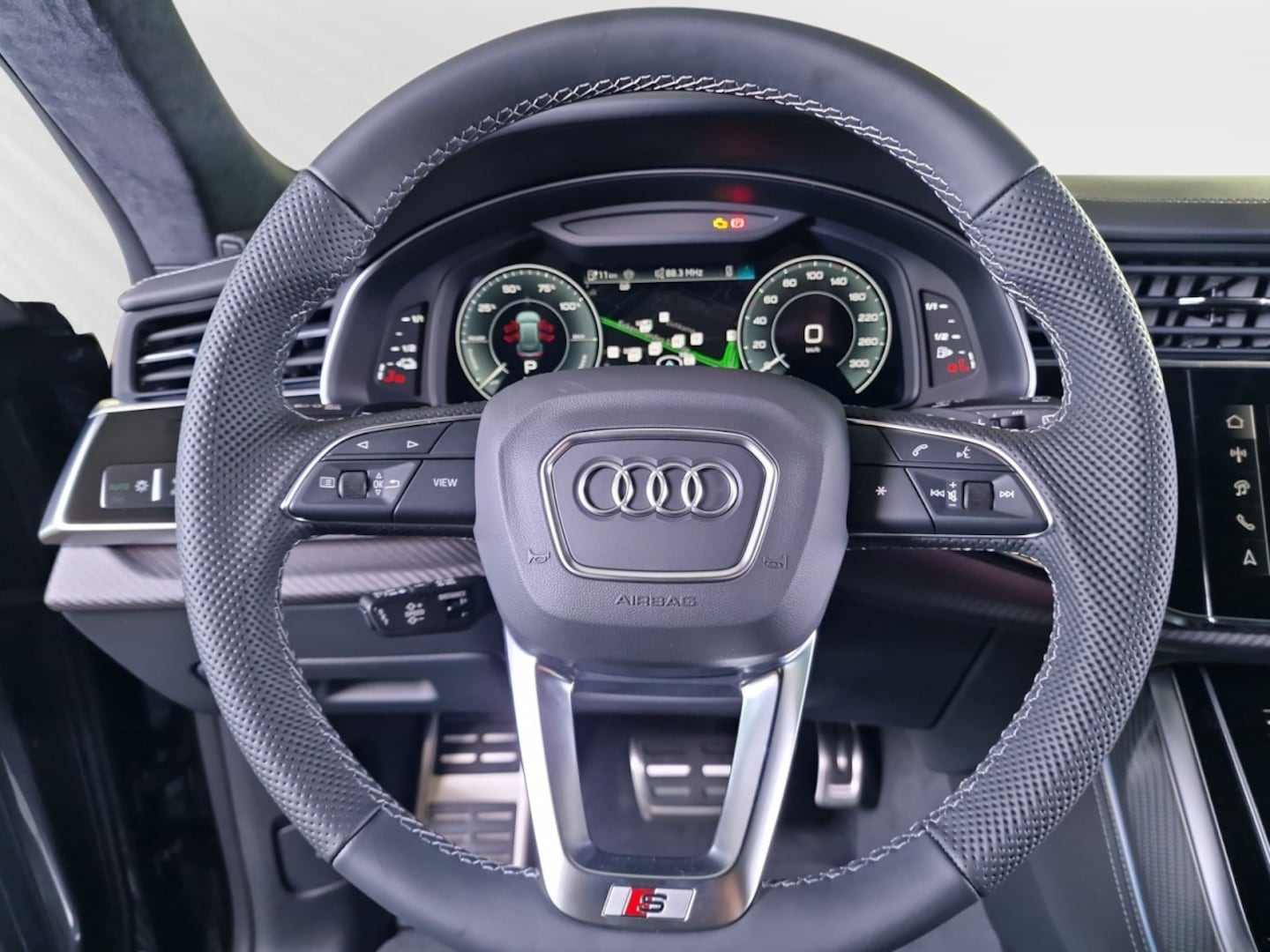 Bild über Audi Q8 SUV TFSI e S line business TFSI e quattro 360 kW tiptronic - für weitere Informationen kontaktieren Sie den Audi Partner