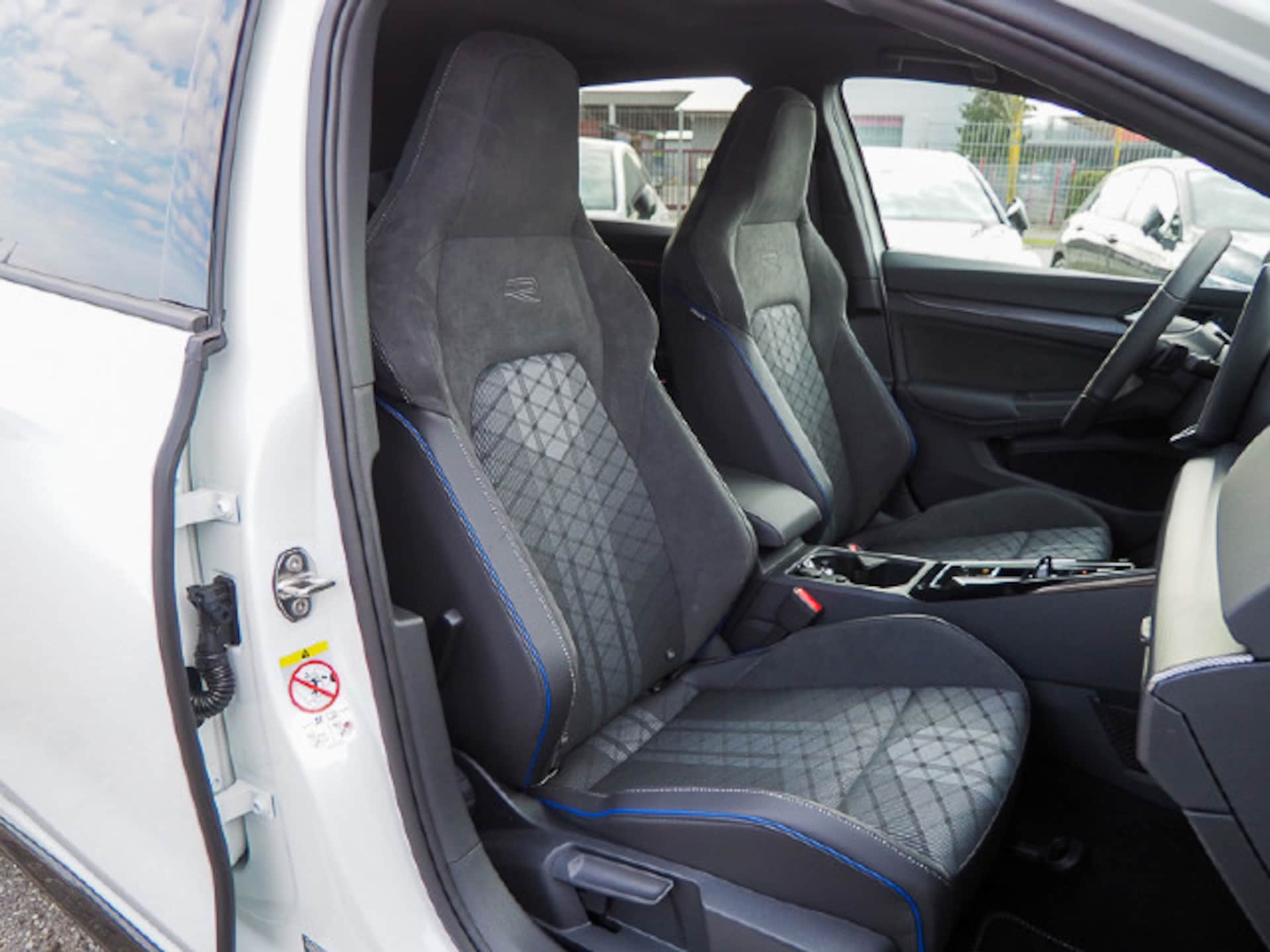 Volkswagen Golf R-Line