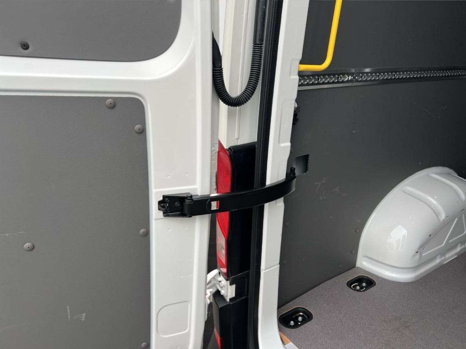 Volkswagen Crafter Kasten mittlerer Radstand – Bild 14