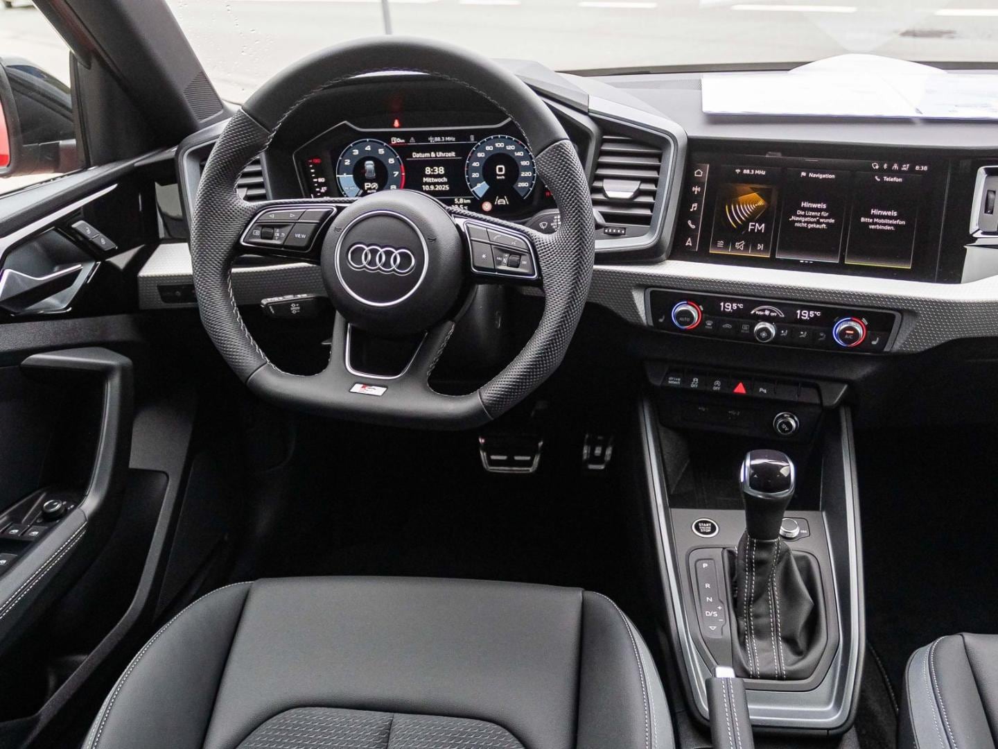 Bild über Audi A1 Sportback S line 30 TFSI S tronic - für weitere Informationen kontaktieren Sie den Audi Partner
