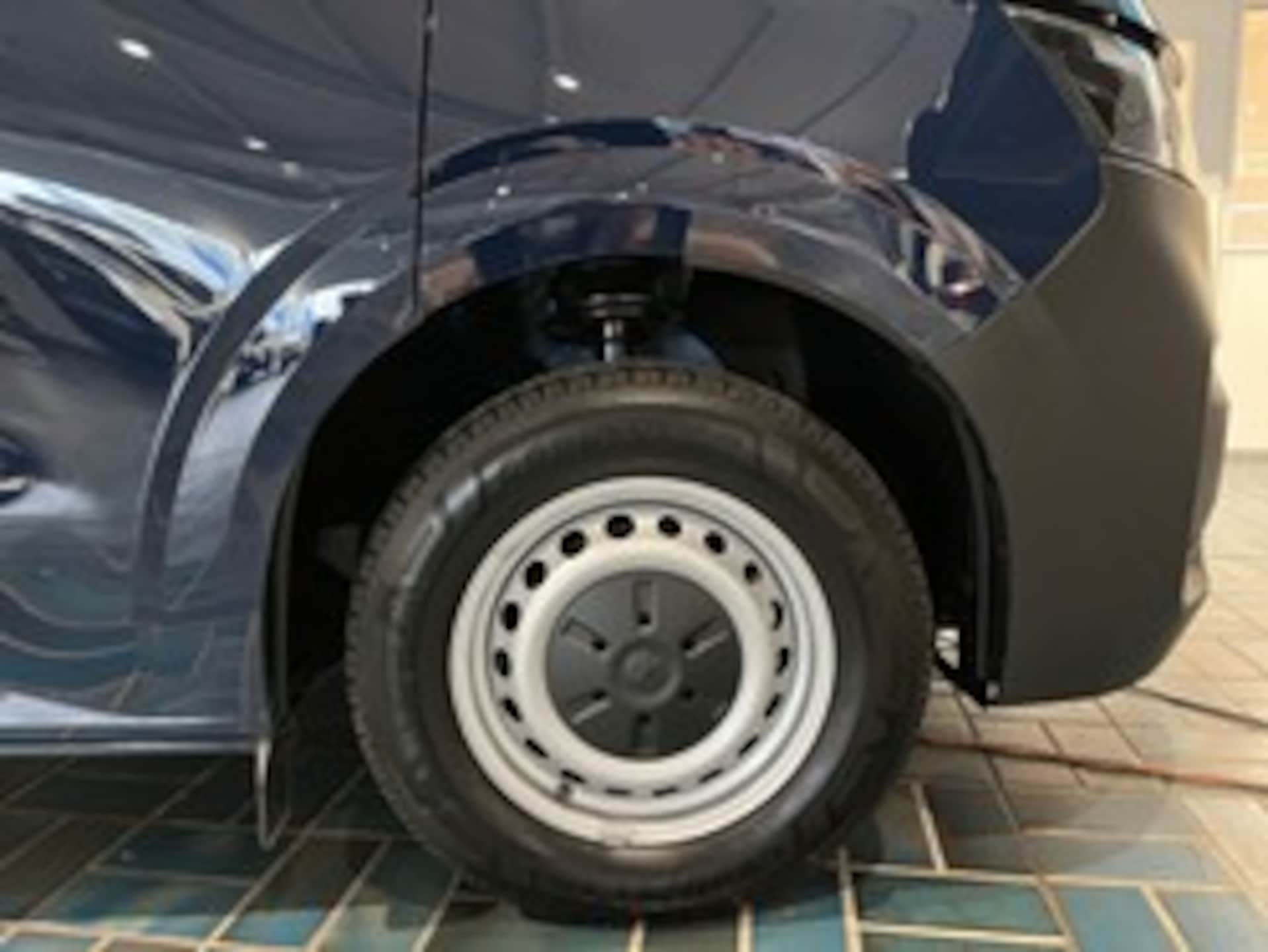 Volkswagen Transporter Kombi kurzer Radstand