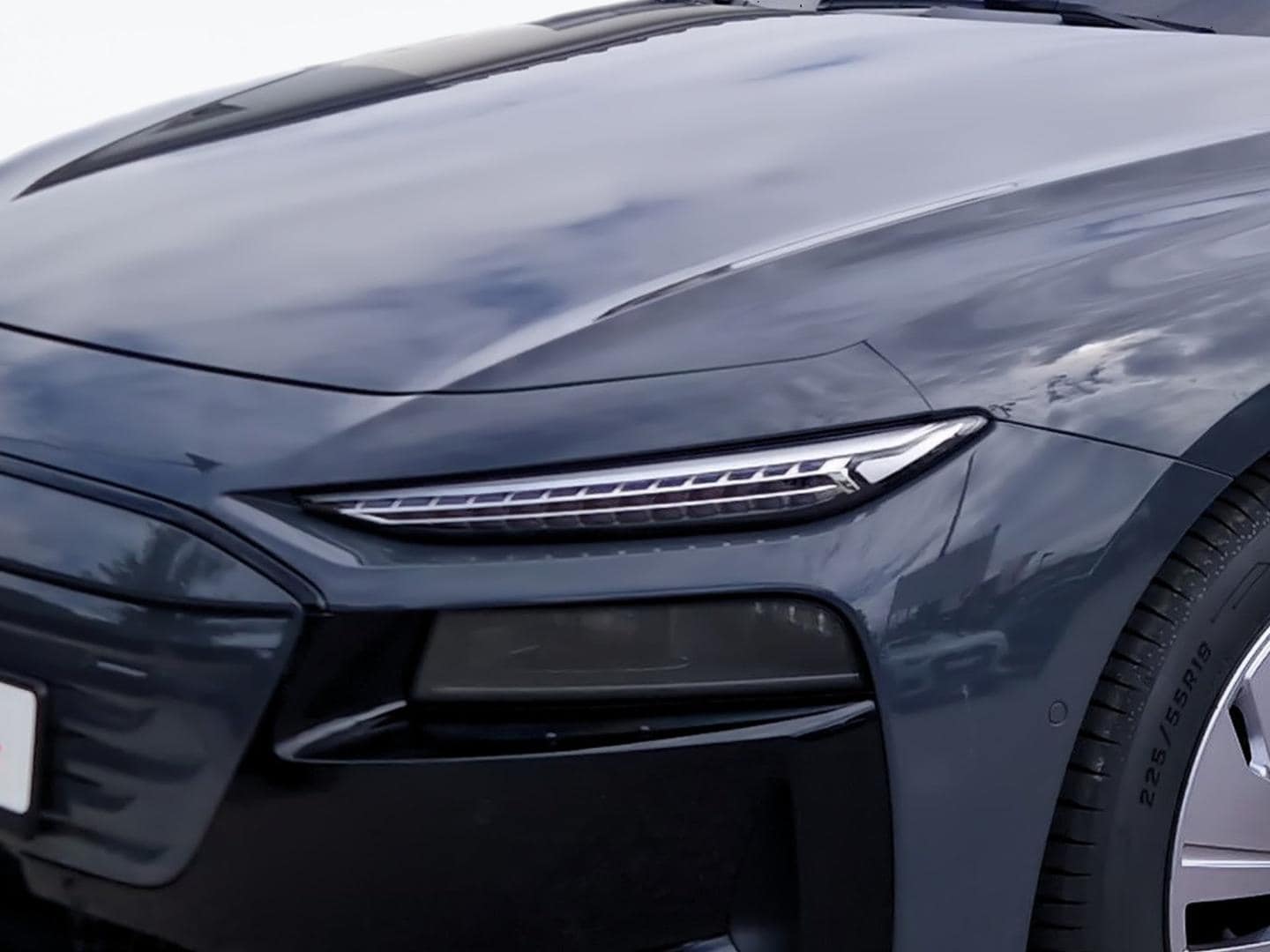 Bild über Audi A6 Sportback e-tron e-tron quattro - für weitere Informationen kontaktieren Sie den Audi Partner