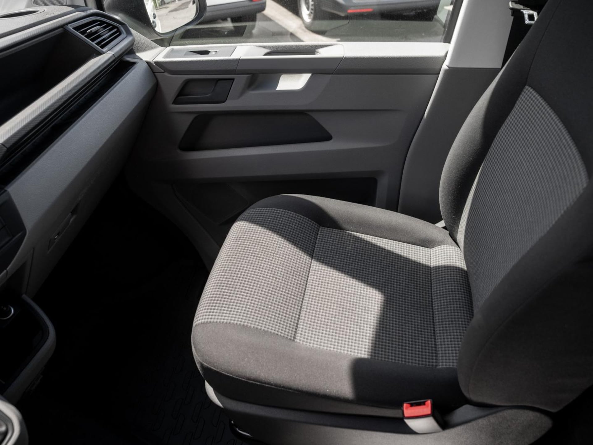 Volkswagen T6.1 Transporter Kasten langer Radstand