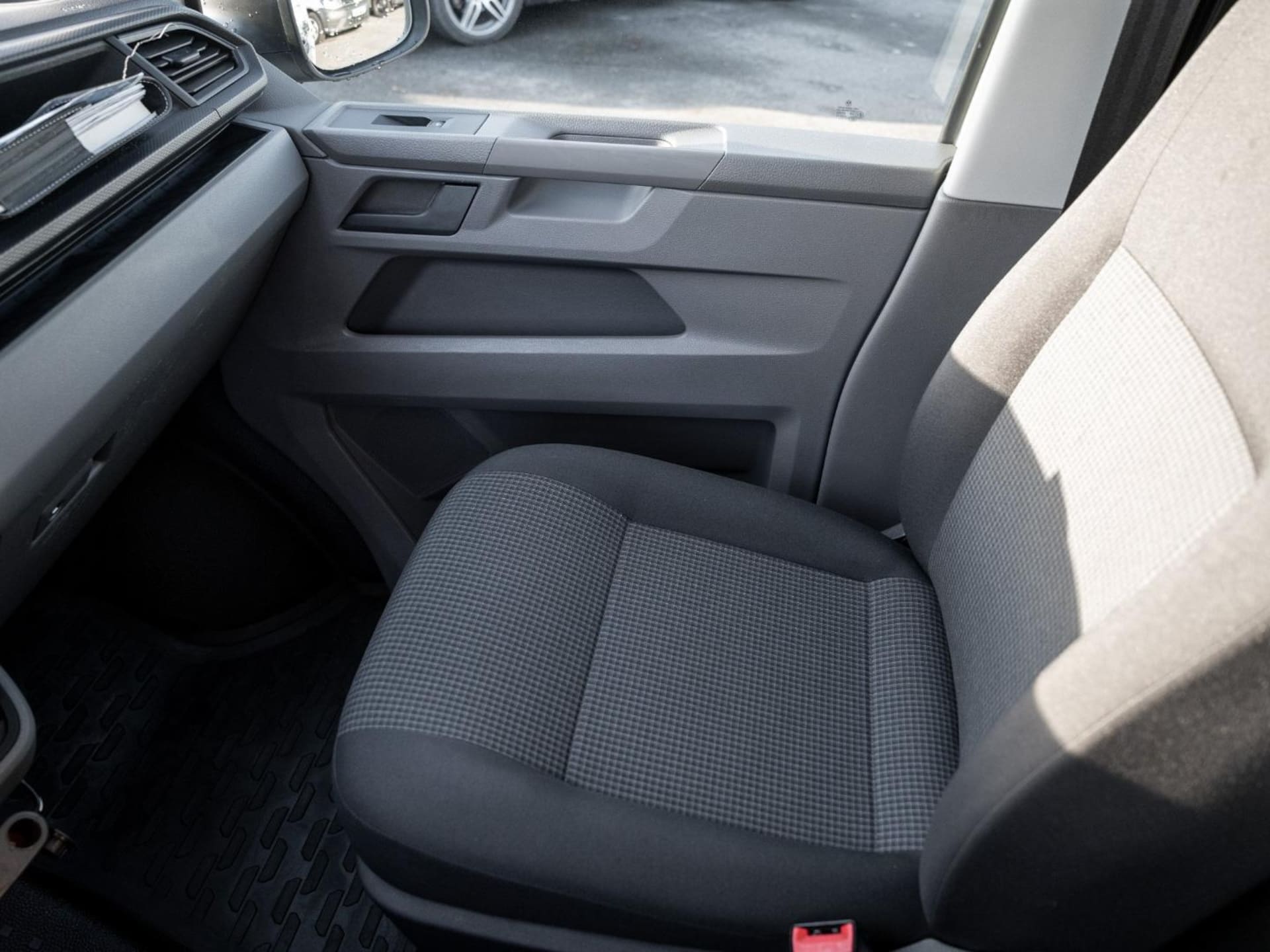 Volkswagen T6.1 Transporter Kasten langer Radstand