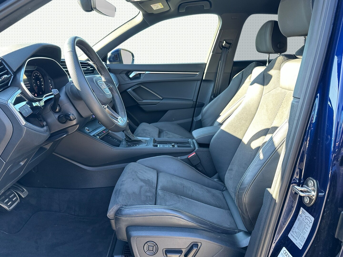 Image about Audi Q3 S line 35 TDI S tronic