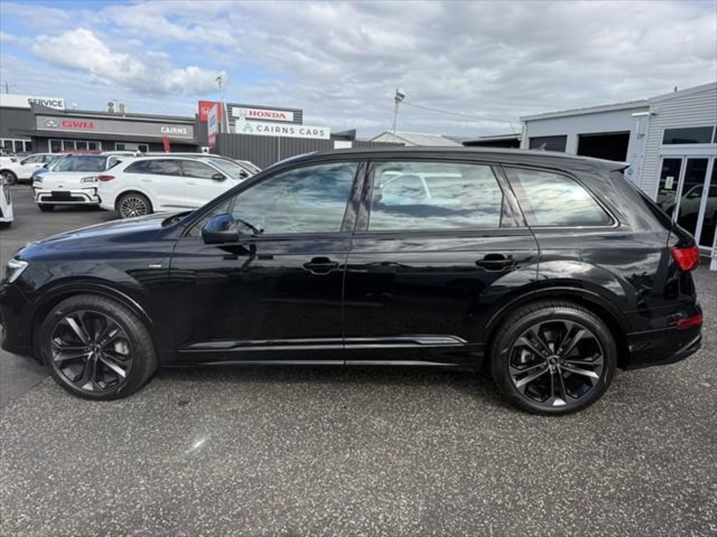 Image about Audi Q7 SUV TFSI quattro tiptronic