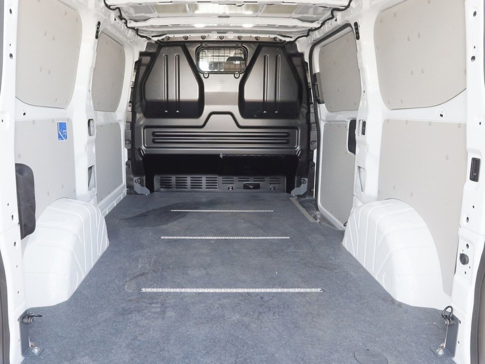 Volkswagen Transporter Kasten kurzer Radstand – Bild 6