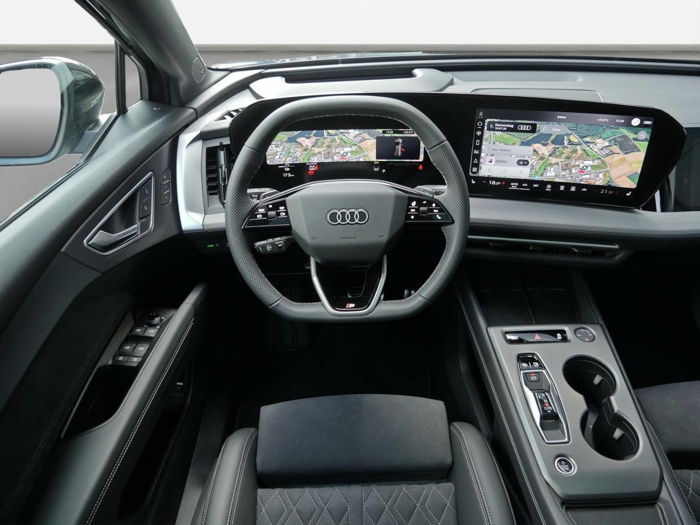 Bild über Audi Q4 SUV e-tron e-tron quattro 220 kW - für weitere Informationen kontaktieren Sie den Audi Partner