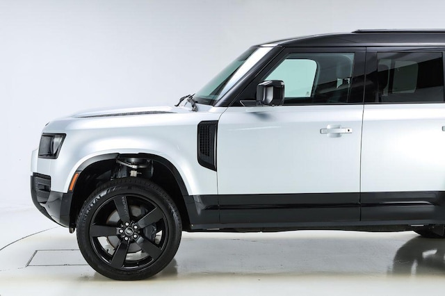 2023 Land Rover Defender
