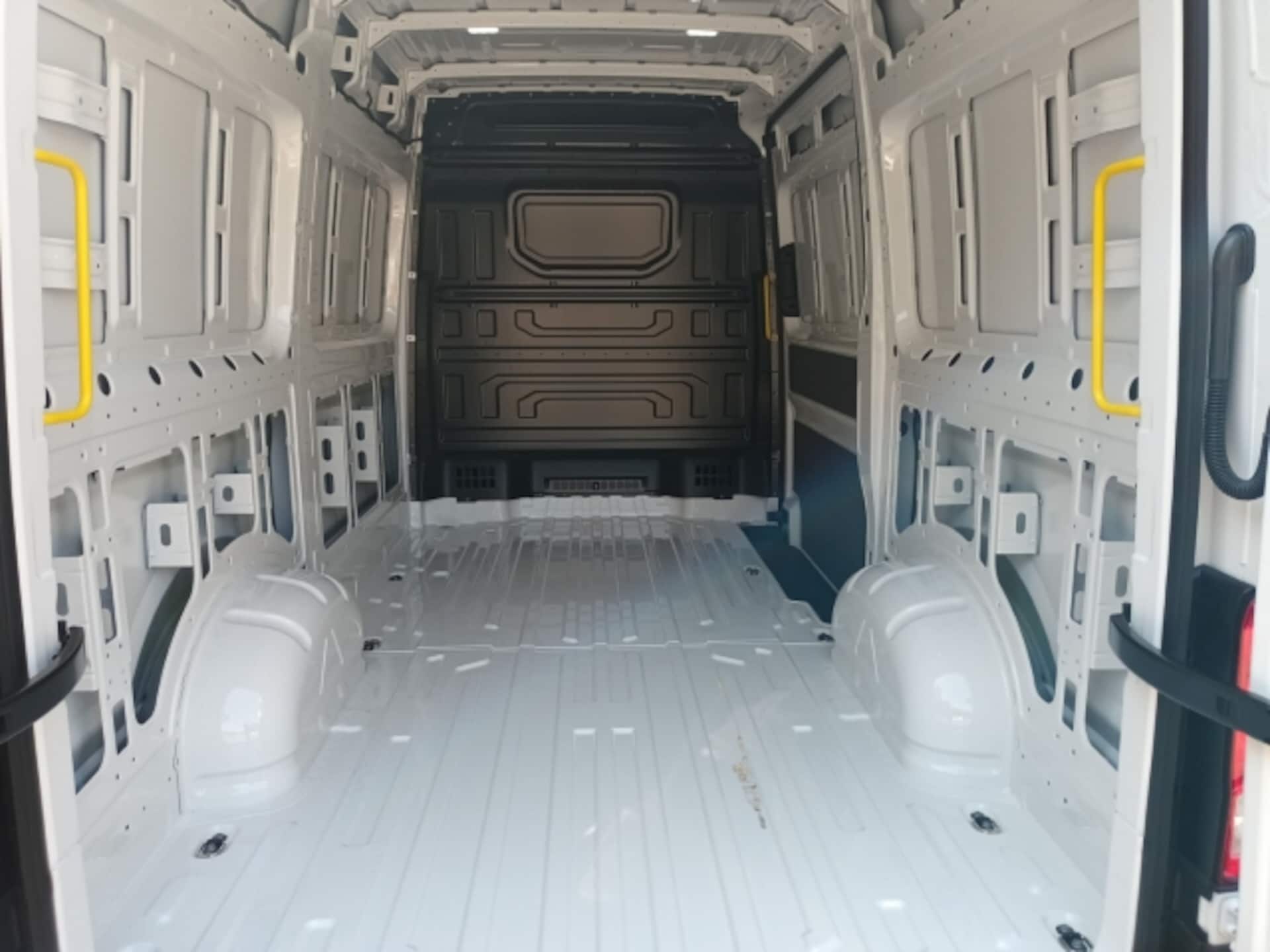 Volkswagen Crafter Kasten mittlerer Radstand