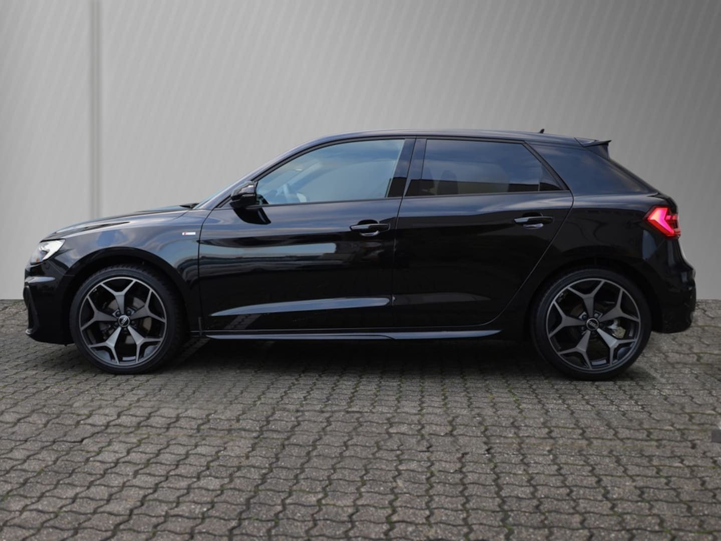 Bild über Audi A1 Sportback S line 35 TFSI S tronic - für weitere Informationen kontaktieren Sie den Audi Partner