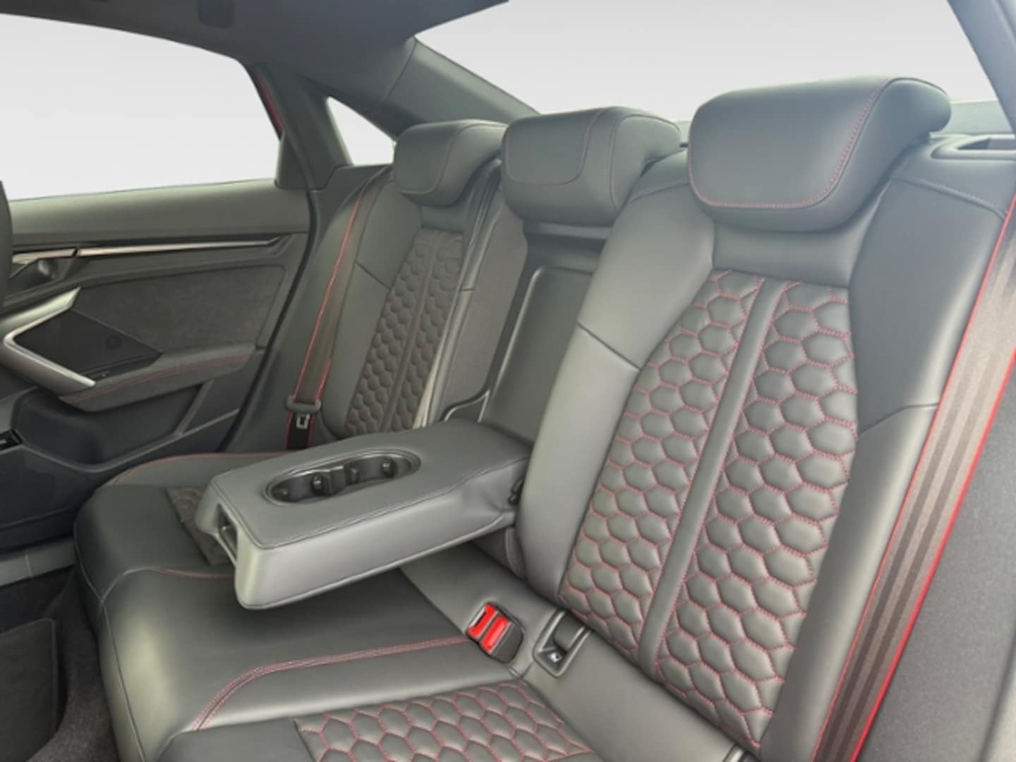 Bild über Audi RS 3 Limousine TFSI quattro 294 kW S tronic - für weitere Informationen kontaktieren Sie den Audi Partner
