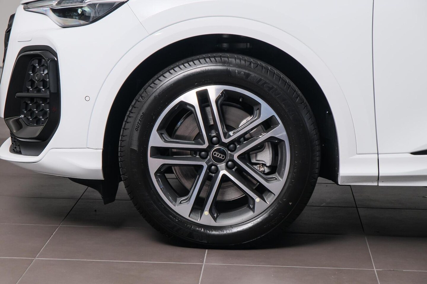 Image about Audi Q5 SUV TDI quattro 150 kW