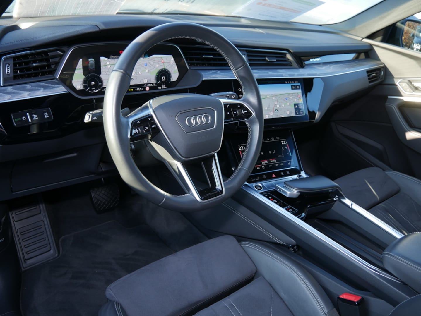 Bild über Audi Q8 e-tron S line 55 e-tron quattro - für weitere Informationen kontaktieren Sie den Audi Partner