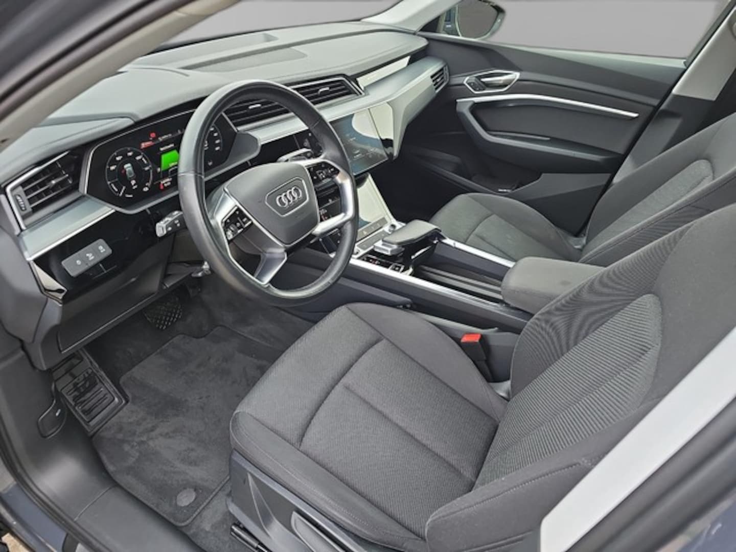 Bild über Audi Q8 e-tron advanced 50 e-tron quattro - für weitere Informationen kontaktieren Sie den Audi Partner