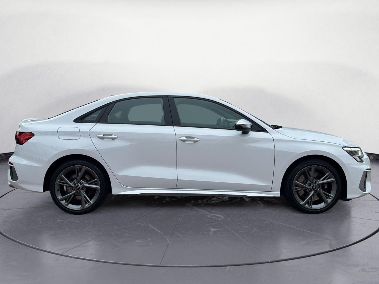Bild über Audi S3 Limousine TFSI quattro S tronic - für weitere Informationen kontaktieren Sie den Audi Partner