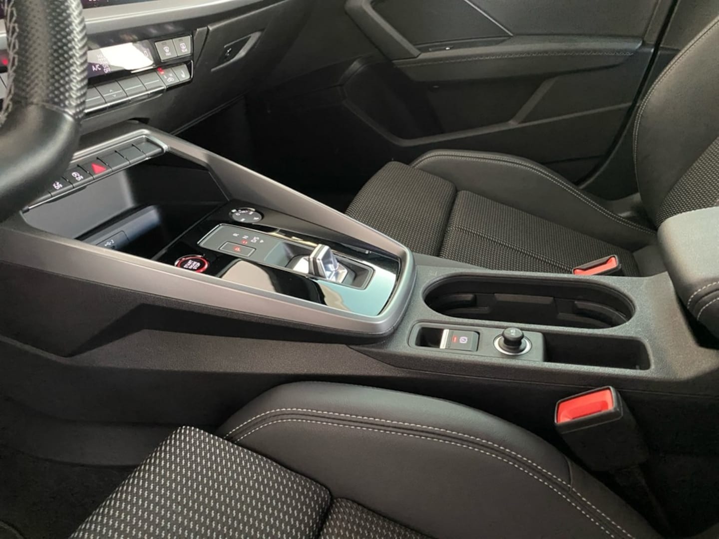 Bild über Audi S3 Limousine TFSI quattro S tronic - für weitere Informationen kontaktieren Sie den Audi Partner