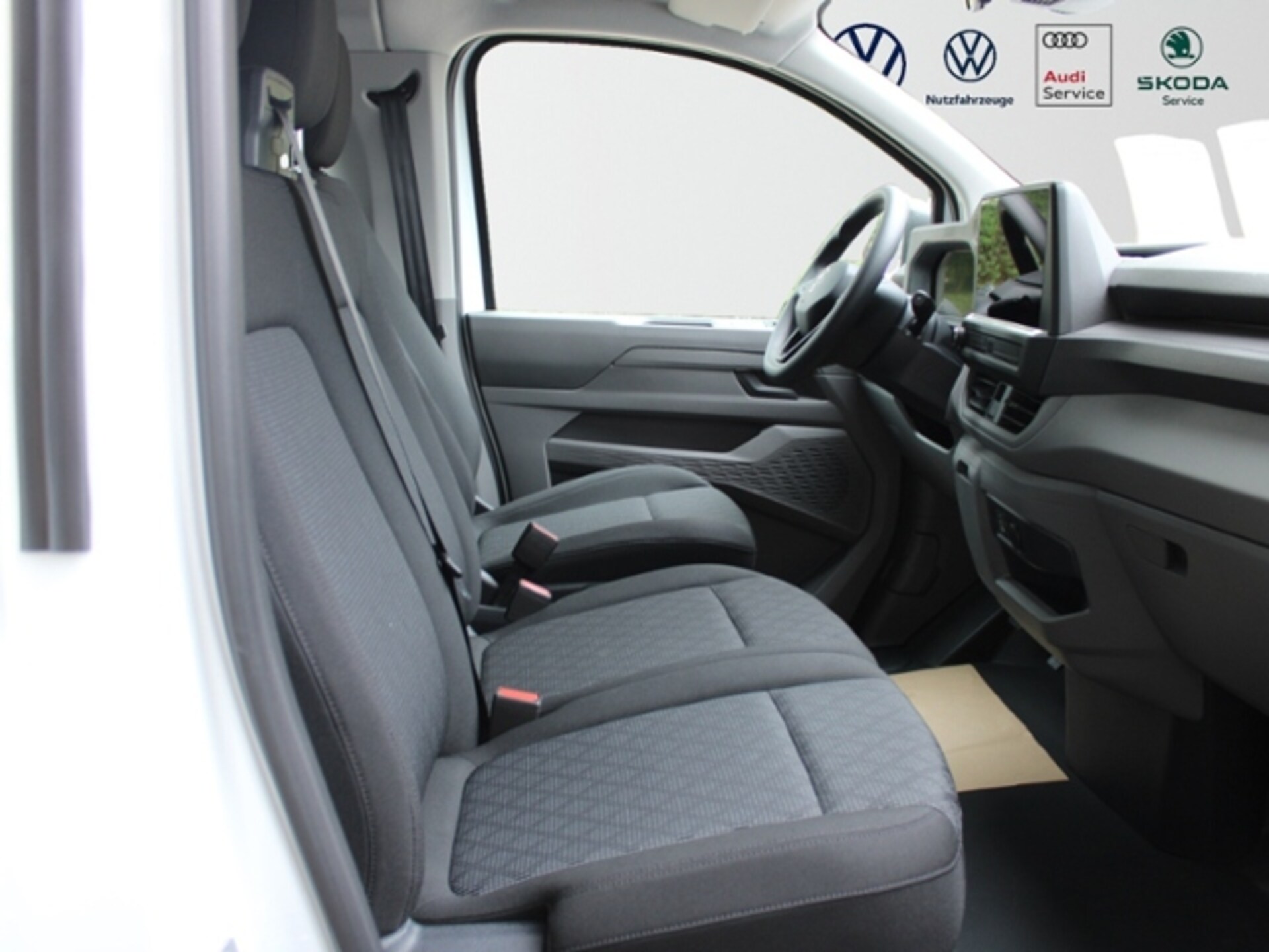 Volkswagen Transporter Kombi langer Radstand