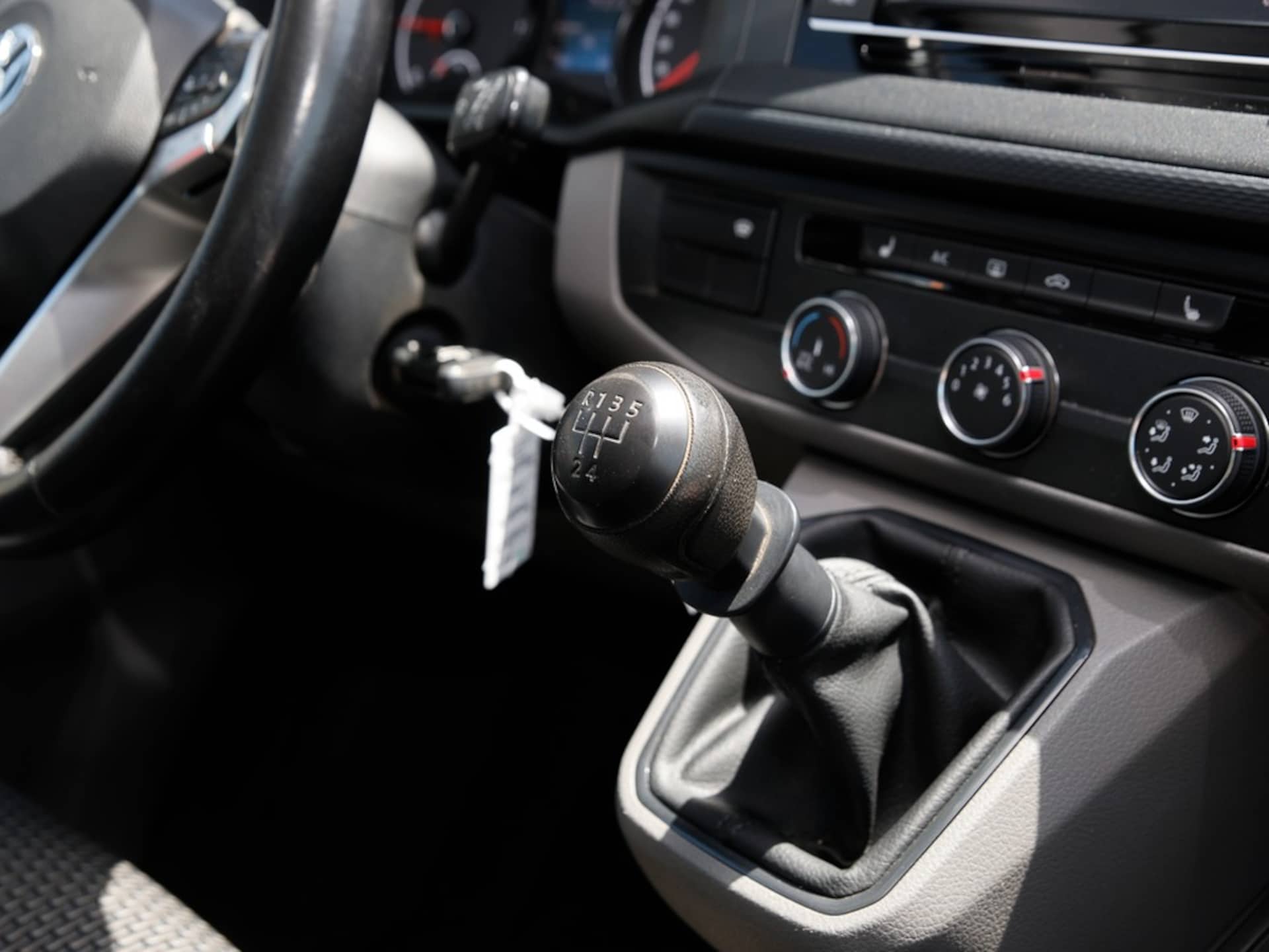 Volkswagen T6.1 Transporter Kasten langer Radstand