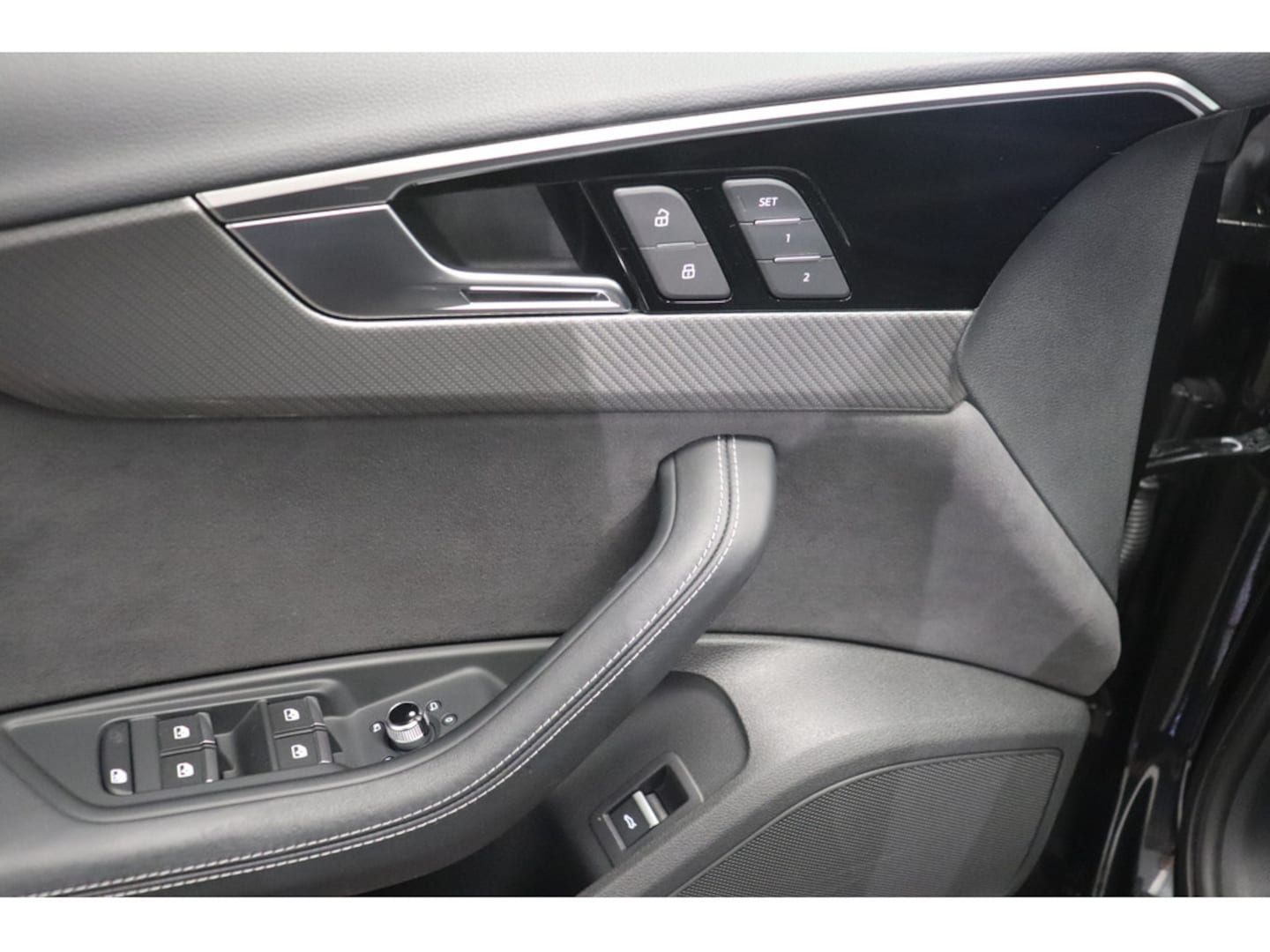 Bild über Audi RS 4 Avant TFSI quattro tiptronic - für weitere Informationen kontaktieren Sie den Audi Partner