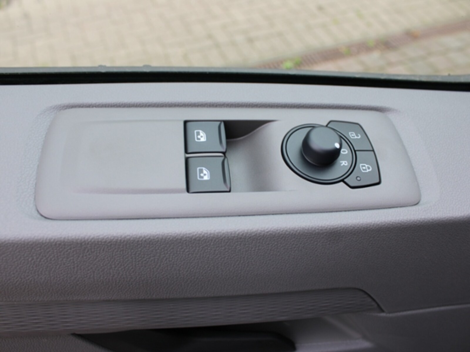 Volkswagen Transporter Kombi langer Radstand – Bild 12