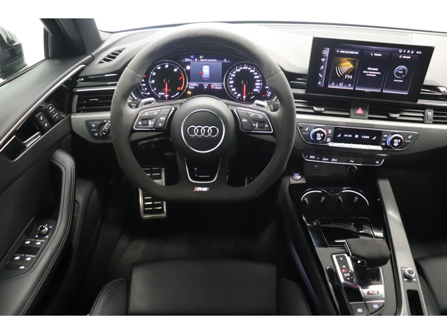 Bild über Audi RS 4 Avant TFSI quattro tiptronic - für weitere Informationen kontaktieren Sie den Audi Partner
