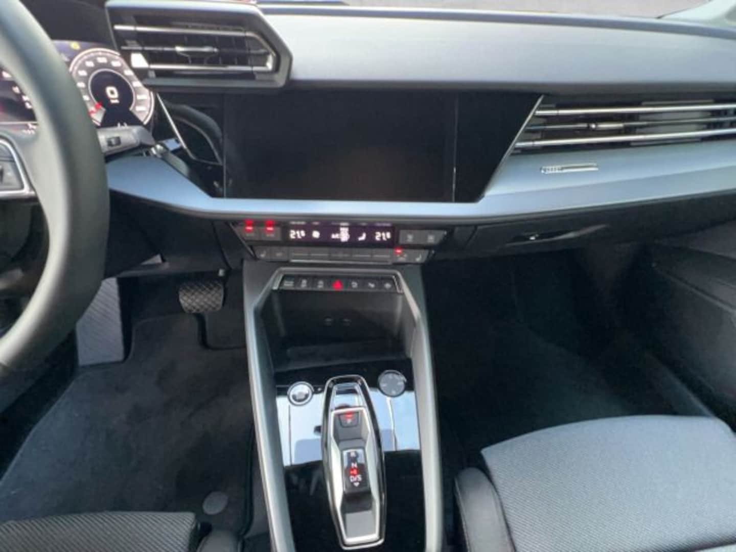 Bild über Audi A3 allstreet 35 TDI S tronic - für weitere Informationen kontaktieren Sie den Audi Partner